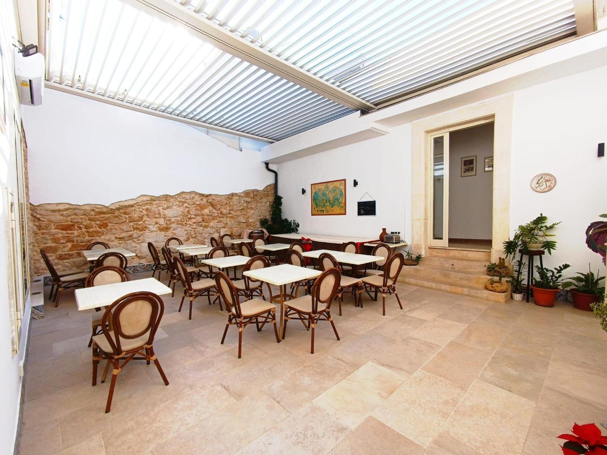 Morfeo Charming Rooms & Relax Avola Bagian luar foto