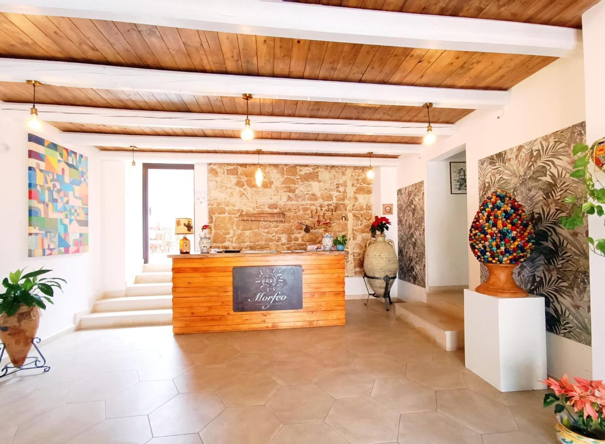 Morfeo Charming Rooms & Relax Avola Bagian luar foto