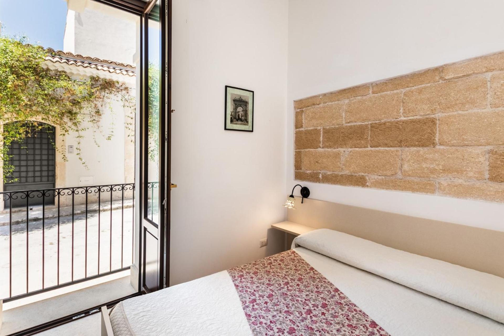 Morfeo Charming Rooms & Relax Avola Bagian luar foto